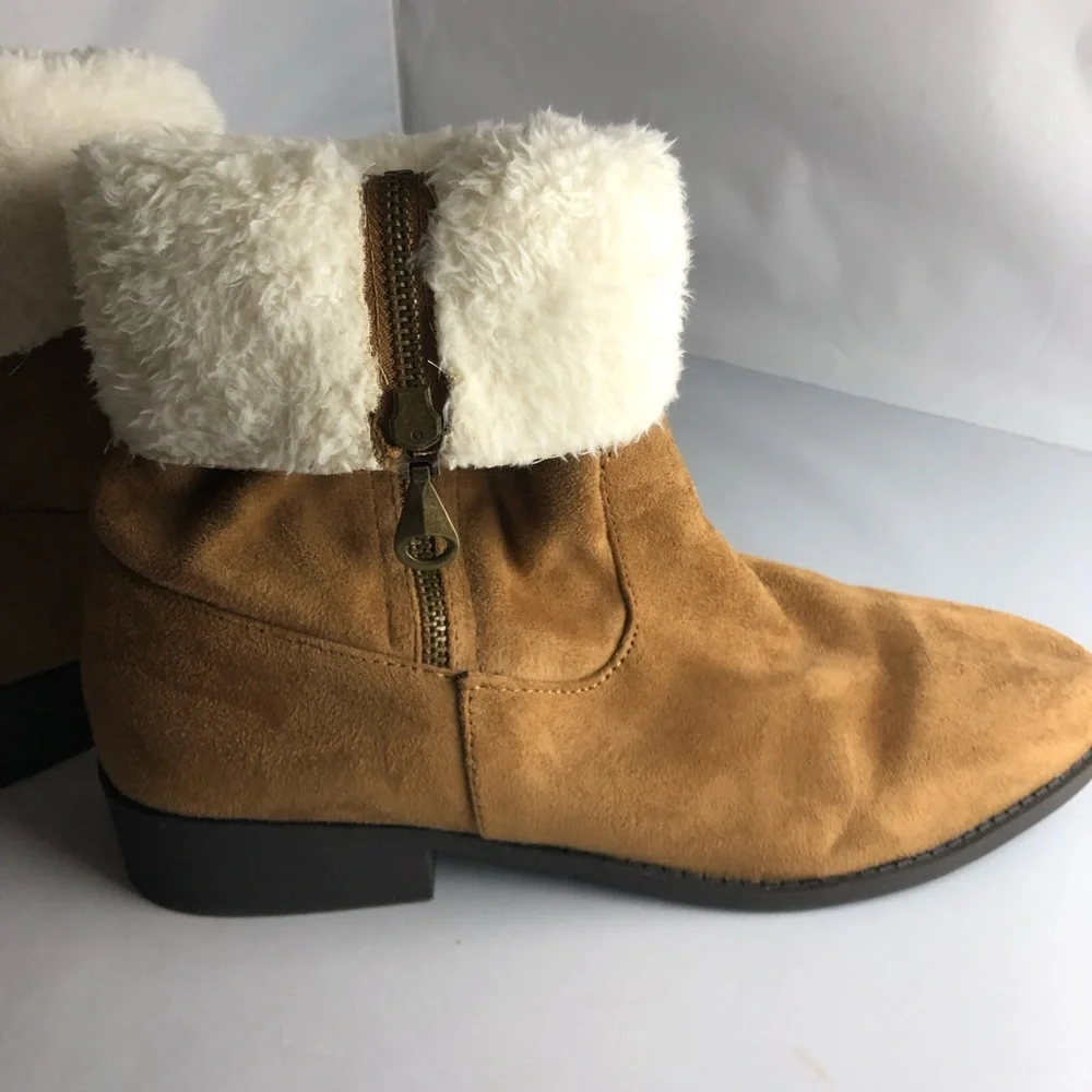 Maurices Faux fur ankle boots Fold Over Women’s size 11 Tan Side Zipper‎ EUC